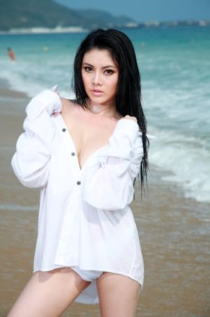 2020国产探险者油耗_十万网红美女美酱