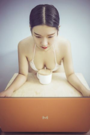 国产靓女一级毛片_完整版在线观看
